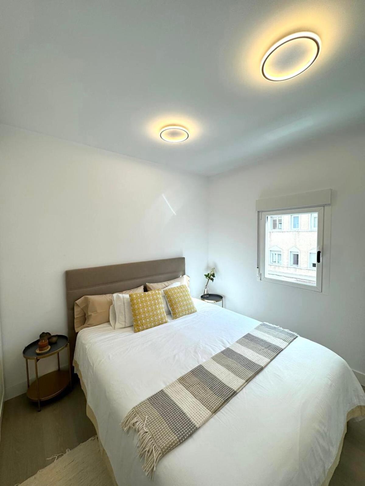 Apartment Modern And Comfy Near Bernabeu Sleeps 6 People