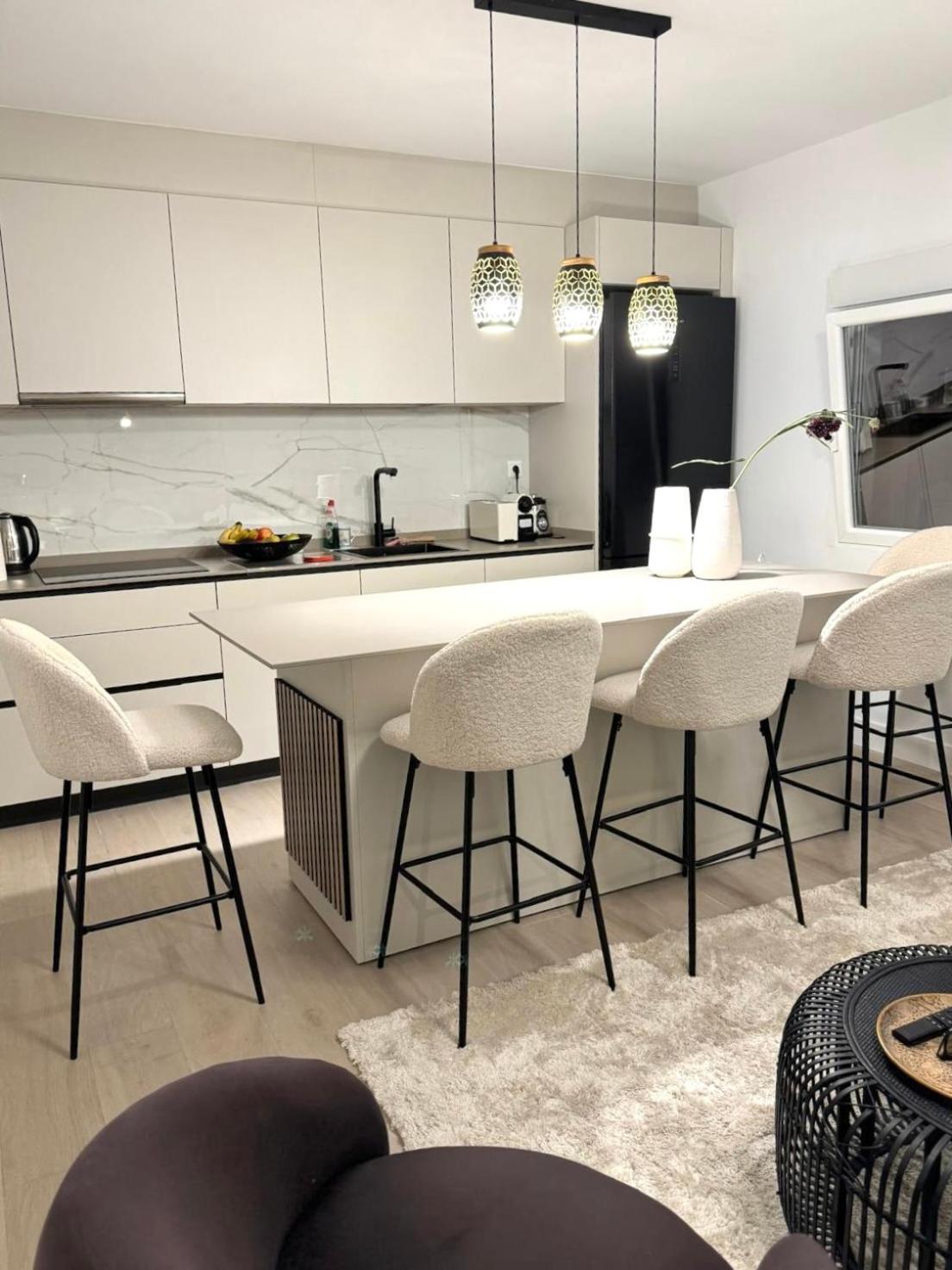 Modern And Comfy Near Bernabeu Sleeps 6 People Apartment *