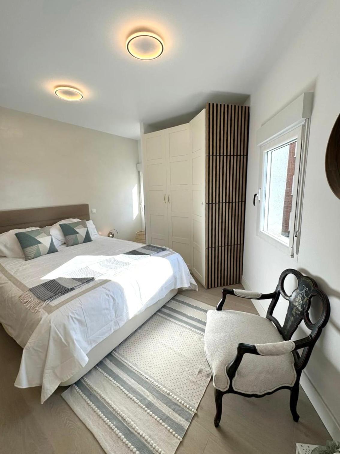 Apartment Modern And Comfy Near Bernabeu Sleeps 6 People